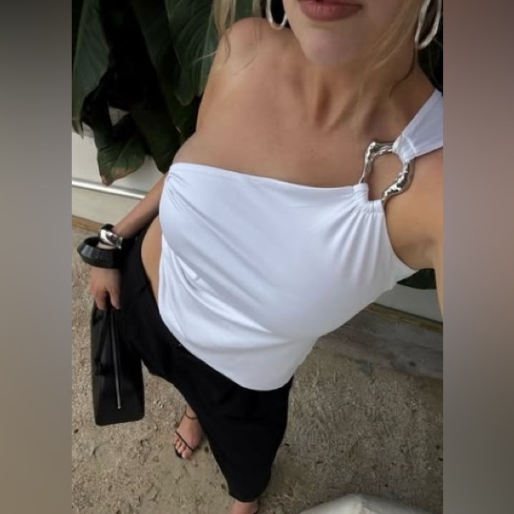 One shoulder top